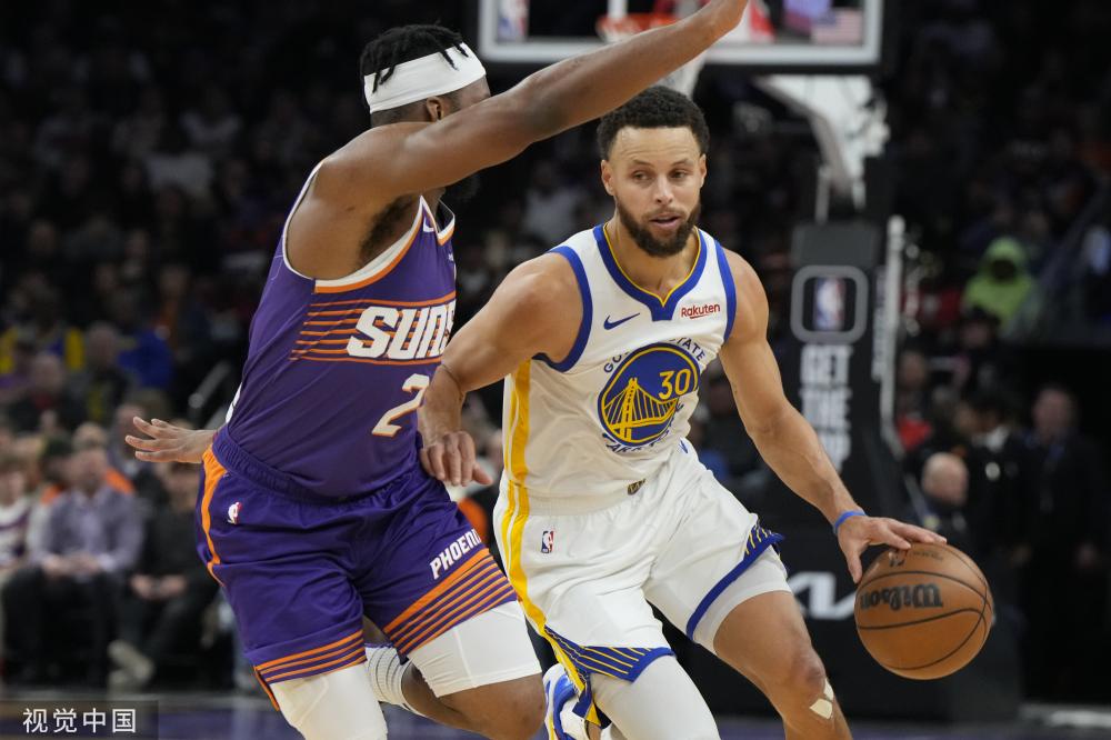 她一度落后 她一度落后